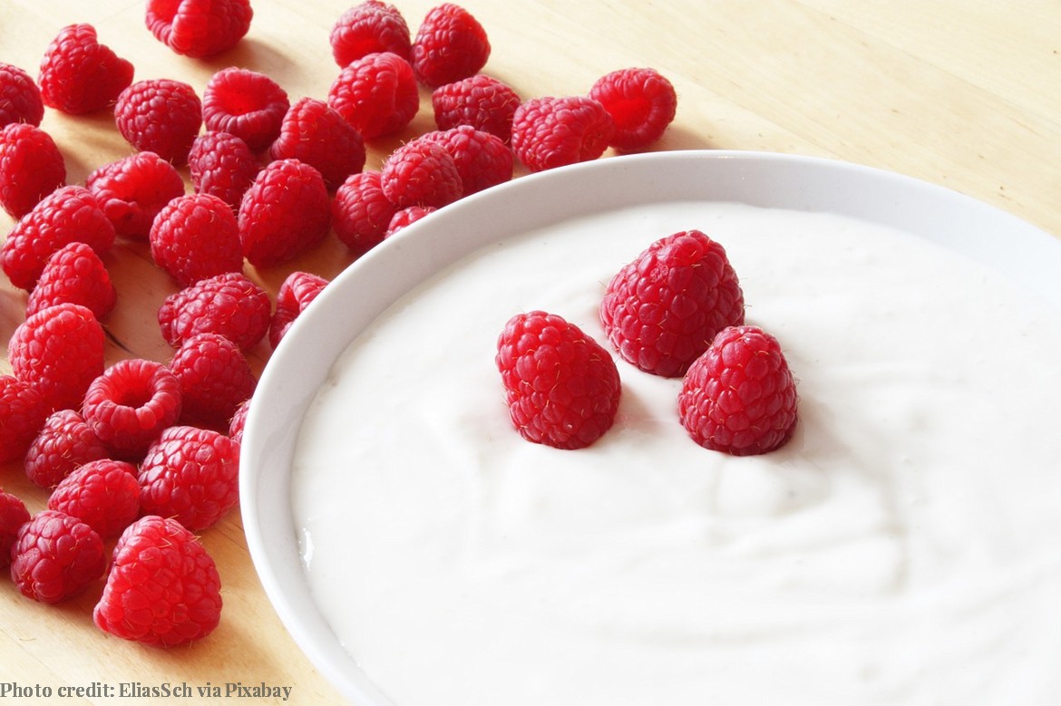 image of raspberries and vegan gluten free vanilla pastry cream